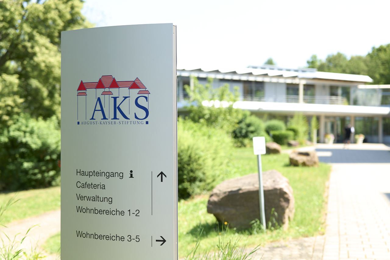 Eingangsschild August-Kayser-Stiftung